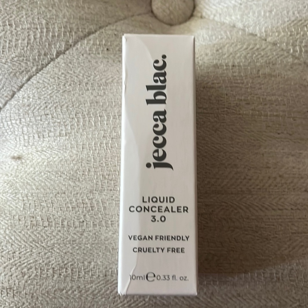 Jecca Blac Liquid concealer in 3.0